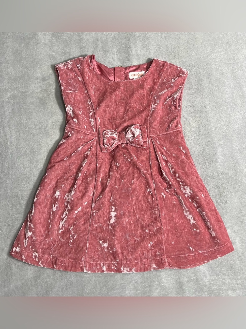 Like new!! Pink Velvet Dress without Sleeves. Size 3T